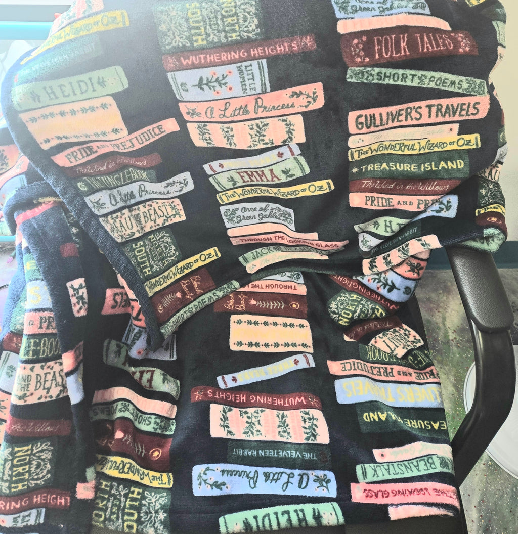 Book Lover Throw Blanket – Literary Classics Design
