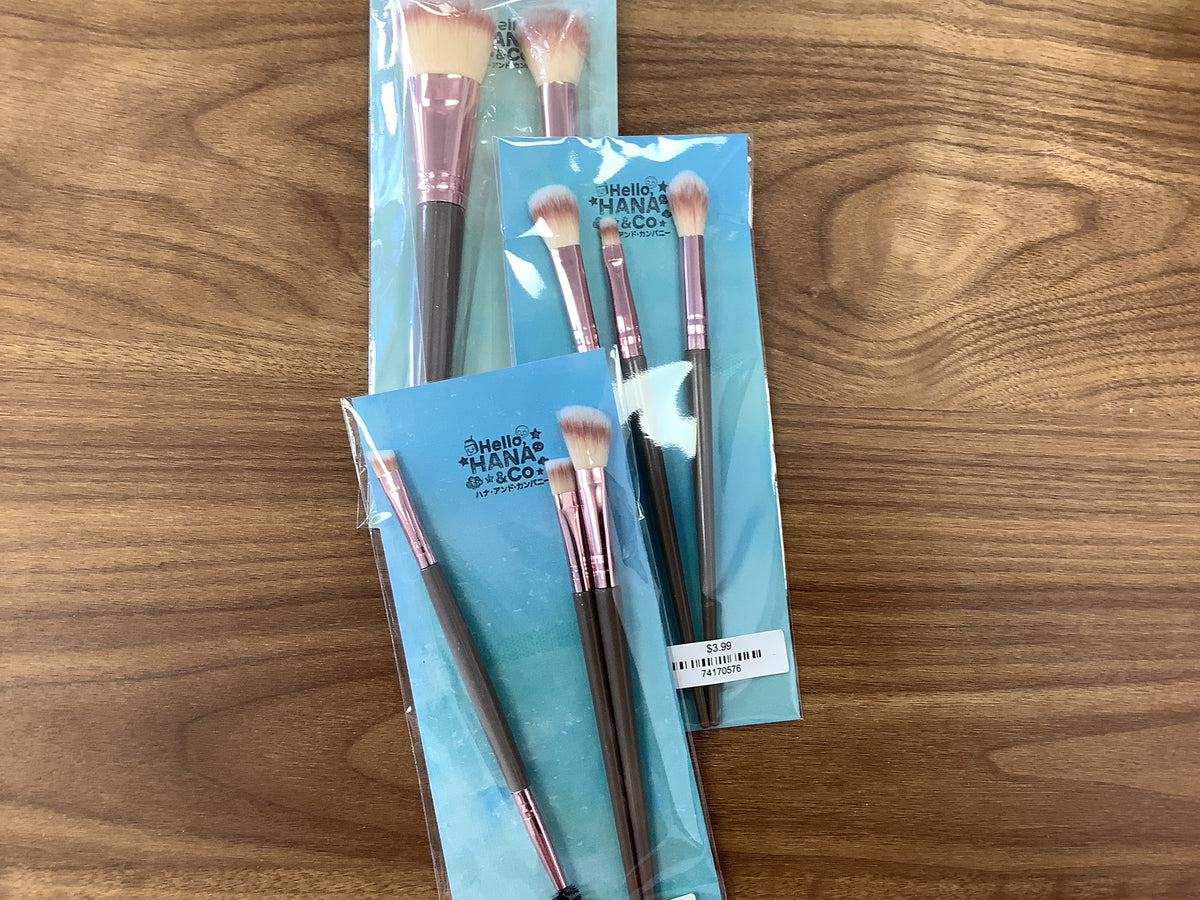 Makeup brushes